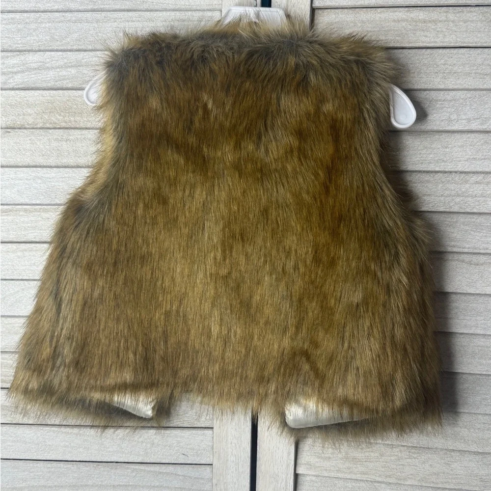 Cat & Jack Faux Fur Vest. Size 4/5, Excellent Condition. Faux Fur.